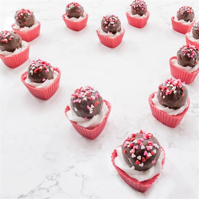 https://www.nycake.com//img/product/valentines-hearts-B.jpg