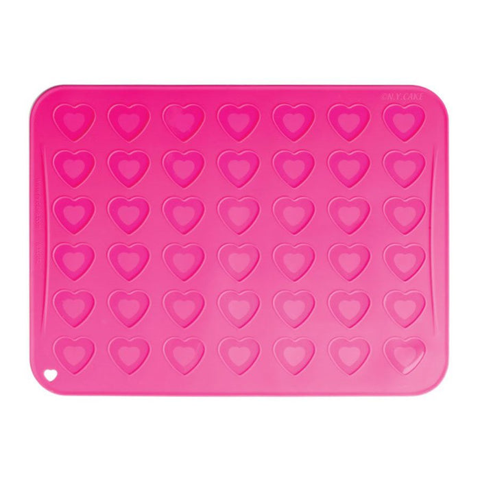 Reusable heart-shaped silicone macaron baking mat with non-stick surface and built-in heart template guides for macarons, cookies, and Valentine’s Day desserts.